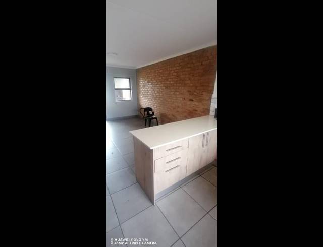 2 BEDROOM PROPERTY TO RENT IN POMONA